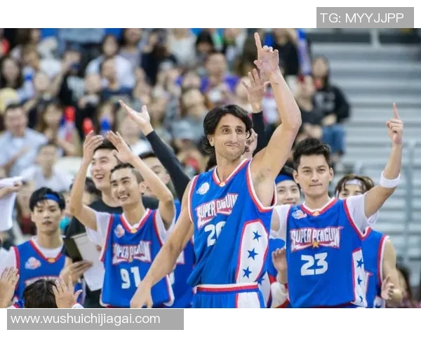 超级企鹅足球明星赛盛况空前球迷热情高涨共同见证精彩瞬间