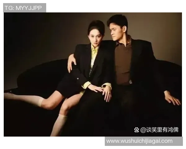 足球明星与女友海边度假甜蜜瞬间尽显浪漫气息与幸福生活