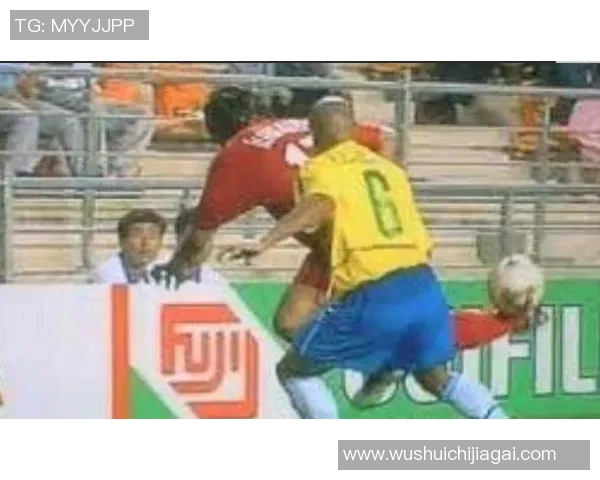 足球明星们的另类一面：刷碗时的搞笑瞬间大集合