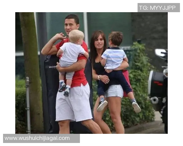 意大利足球明星的妻子们:她们的魅力与生活揭秘